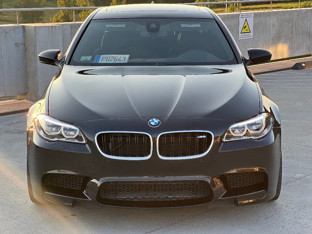 BMW M5 F10 | 4.4 V8 | 560 PK | M-DCT | 123.000 km | 2013, Auto's, Automaat, Euro 5, Achterwielaandrijving, Zwart