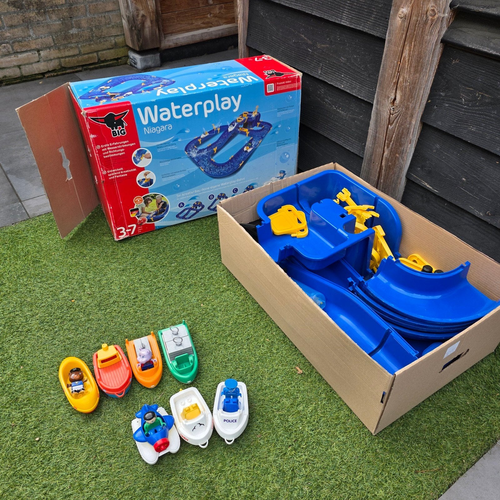 Waterplay set Niagara met extra bootjes en figuurtjes, Ophalen of Verzenden, Gebruikt