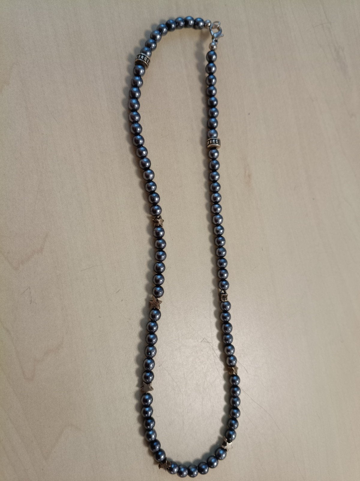 Elegante kralenketting met grijze hematiet kralen., Ophalen of Verzenden, Zo goed als nieuw, Grijs, Overige materialen