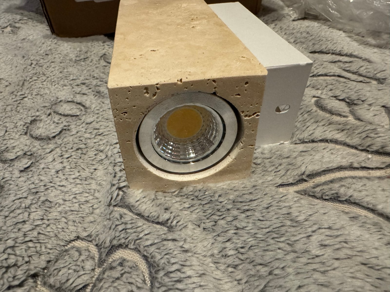 Nieuwe travertin wandlamp met LED spot, LED, Natuurlijk materiaal, Nieuw, Overige fittingen