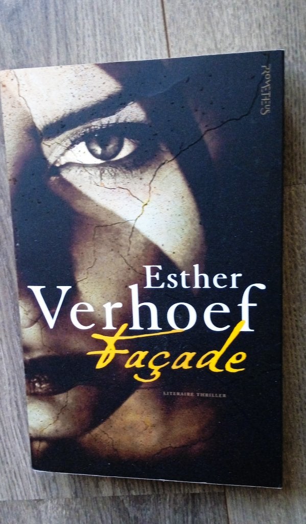 boek ,,Facade" van Esther Verhoef, Ophalen of Verzenden, Zo goed als nieuw, Nederland, Esther Verhoef