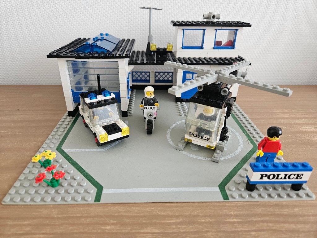 Politiebureau - Classic Town - Lego nr. 6384, City, Lego, Ophalen of Verzenden, Complete set