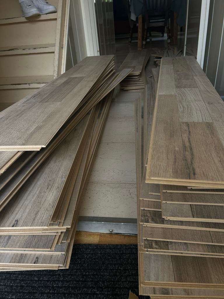 Laminaatvloer (25-26m²) met ondervloer en plinten, Ophalen of Verzenden, Zo goed als nieuw, 10 m² of meer, 10 tot 30 cm