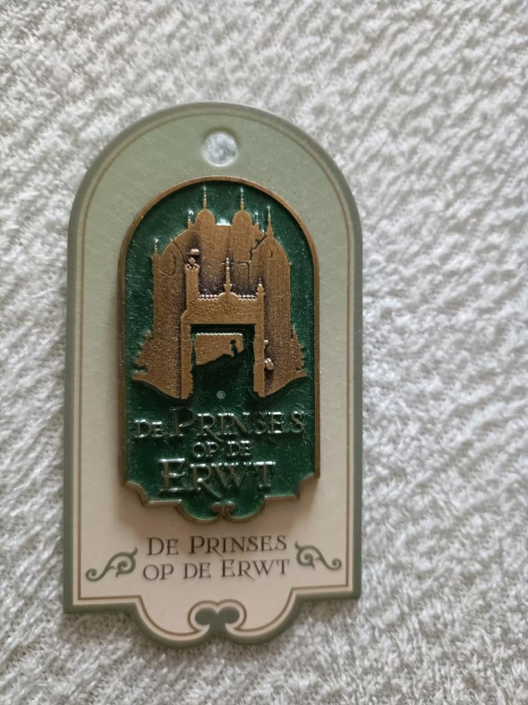 Efteling pin prinses op de erwt, Verzamelen, Ophalen of Verzenden, Button of Speldje