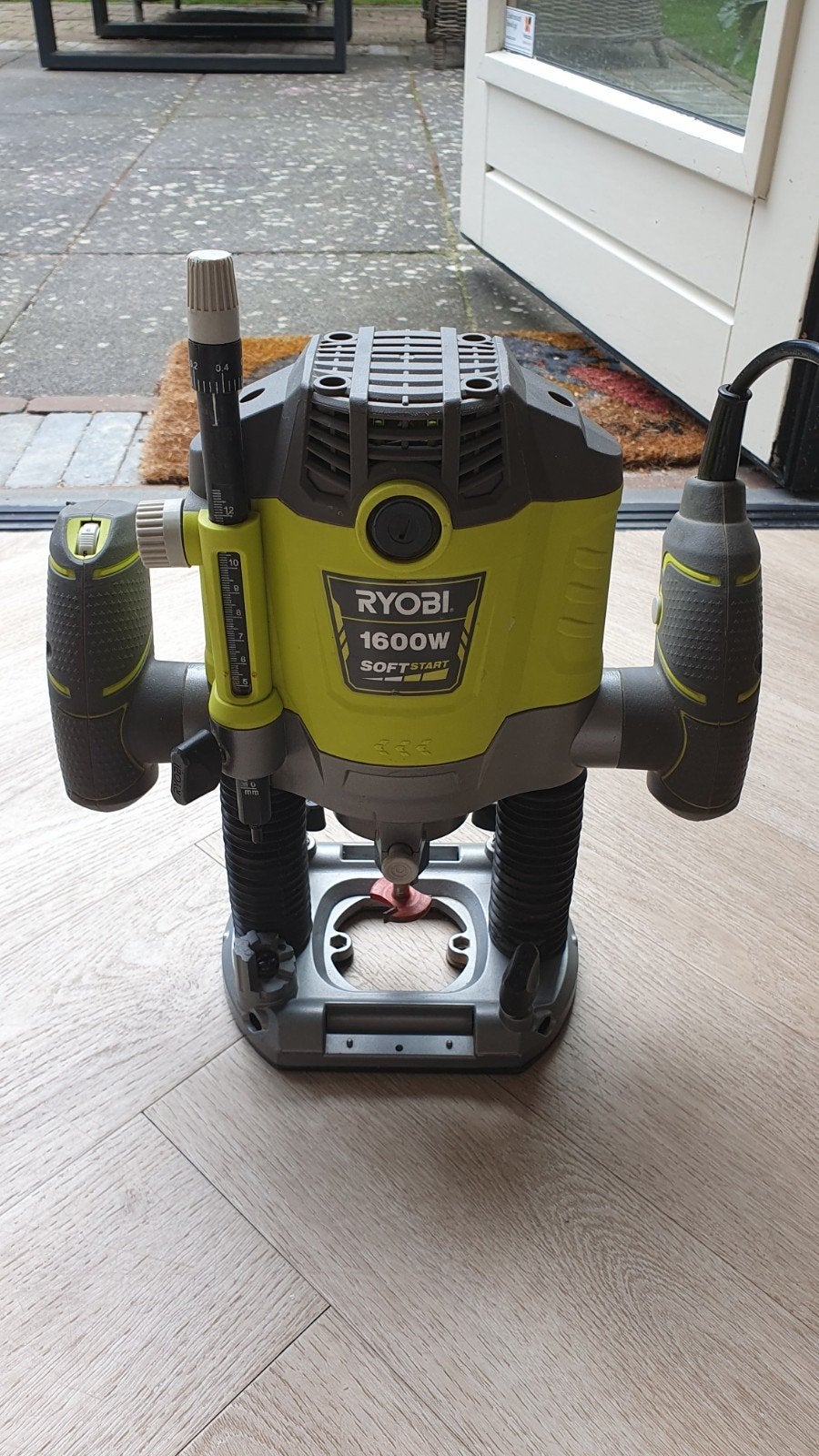 Ryobi RRT1600 Bovenfrees 1600W - Zo goed als nieuw, Ophalen, Zo goed als nieuw, Bovenfrees, Ryobi