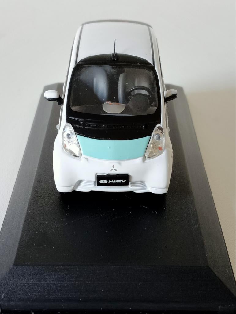 Mitsubishi i-MiEV modelauto - Wit met blauwe accenten, Ophalen of Verzenden, Nieuw, Auto, Overige merken