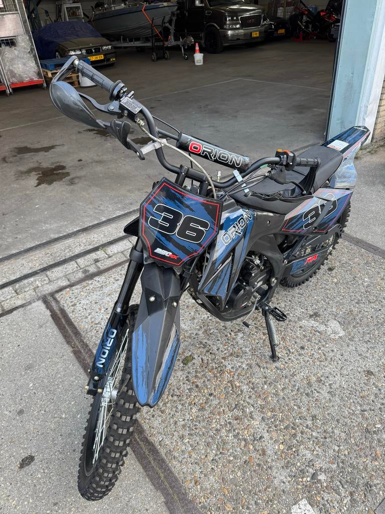 Crossmotor 250 cc - 4 takt Max km/h 130, 250 cc, Zo goed als nieuw, 5 versnellingen, Ophalen