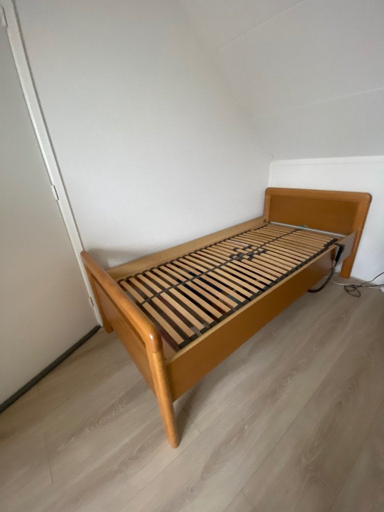 Ledikant met elektrisch verstelbare bedbodem, Ophalen, 90 cm, Eenpersoons, Blank hout / klassiek