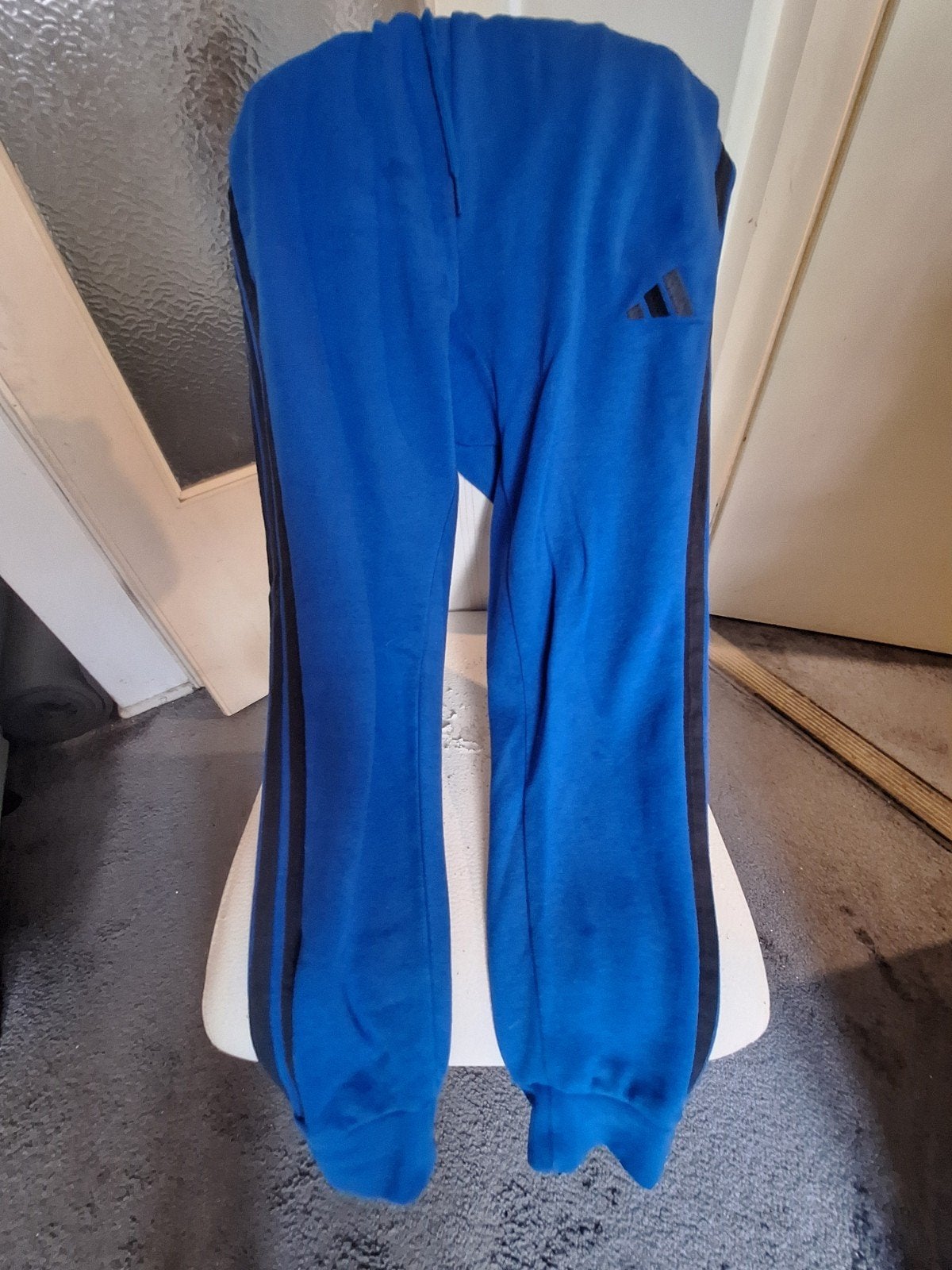 Adidas trainingsbroek, maat M, paar keer gedragen, Ophalen, Zo goed als nieuw, Adidas