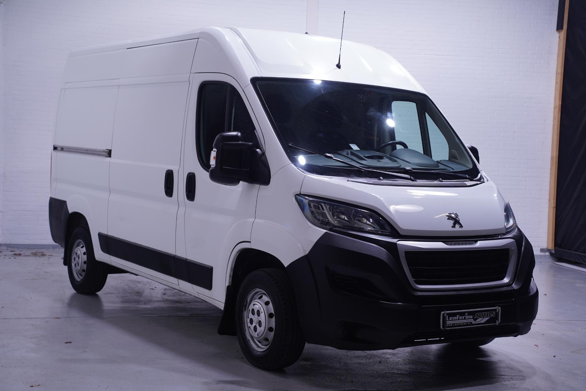 Peugeot Boxer 2.2 BlueHDi 140 pk L2H2 Premium Navi, Camera L, Auto's, Voorwielaandrijving, Stof, Gebruikt, 4 cilinders