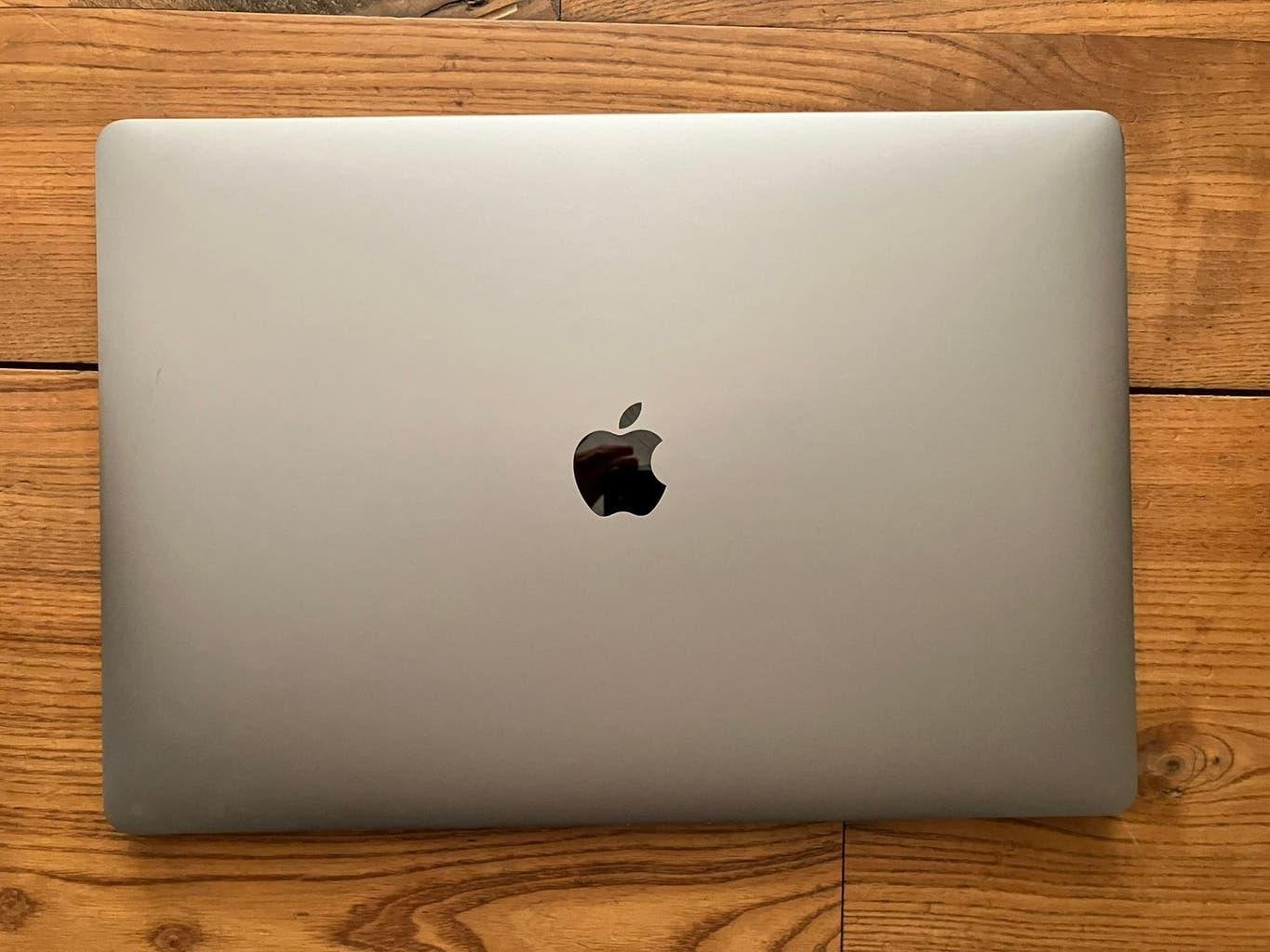 MacBook Pro, nette staat, defect ,voor reparatie onderdelen, Computers en Software, Apple Macbooks, Ophalen, 2 tot 3 Ghz, Overige groottes