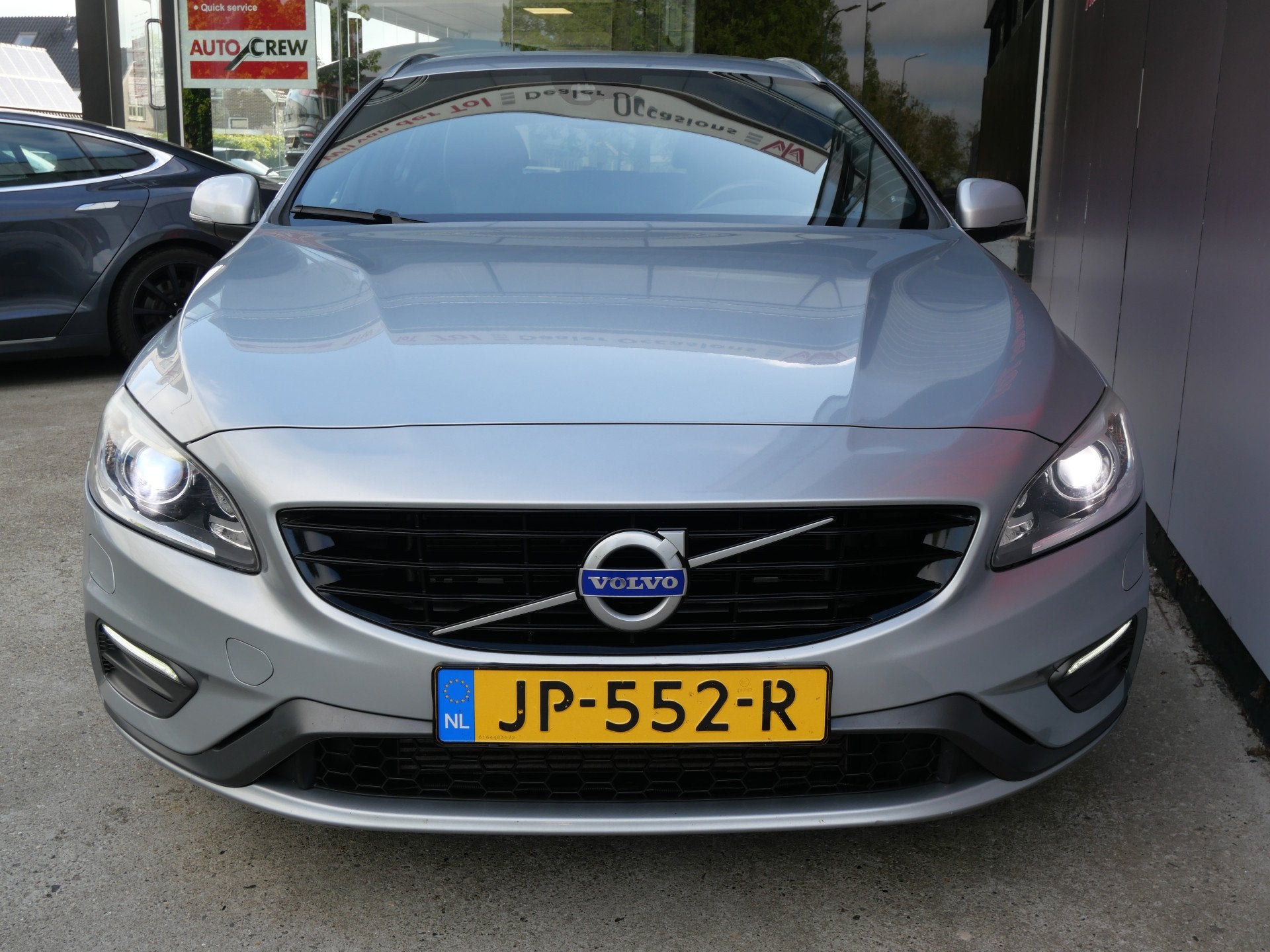 Volvo V60 2.0 T3 R-DESIGN | XENON | TREKHAAK | 18" | DEALER, Auto's, Dealer onderhouden, Gebruikt, 1969 cc, Origineel Nederlands