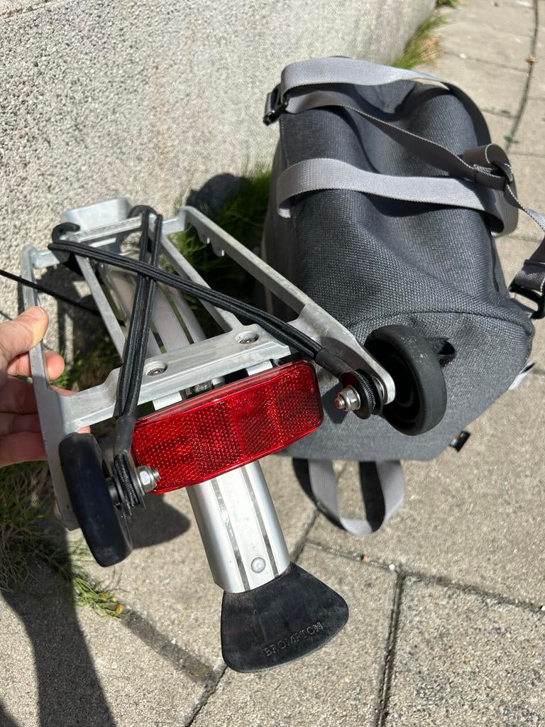 Brompton bagagedrager + nieuwe racktas, Fietsen en Brommers, Fietsaccessoires | Fietstassen, Ophalen of Verzenden, Zo goed als nieuw