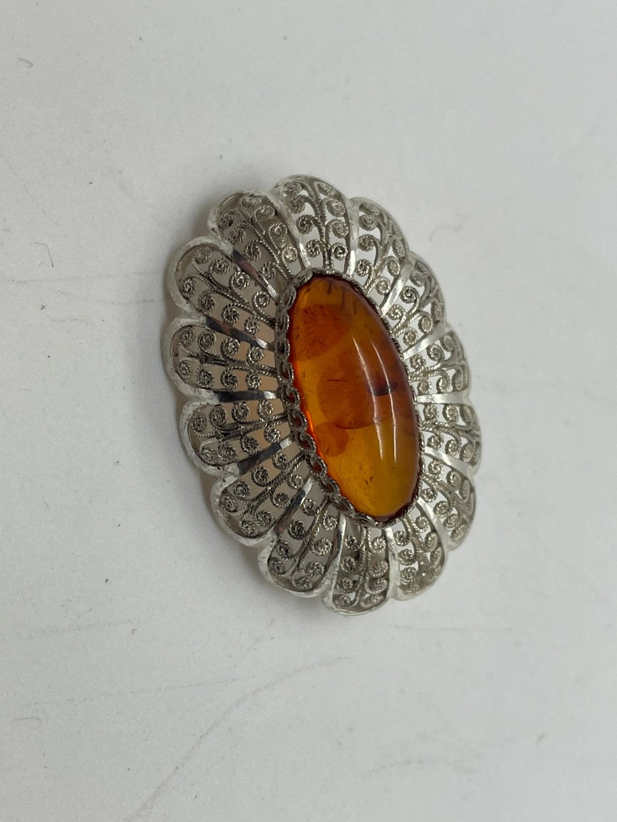F548 Prachtige zilveren barnsteen broche, Ophalen of Verzenden, Zilver, Broche, Met edelsteen