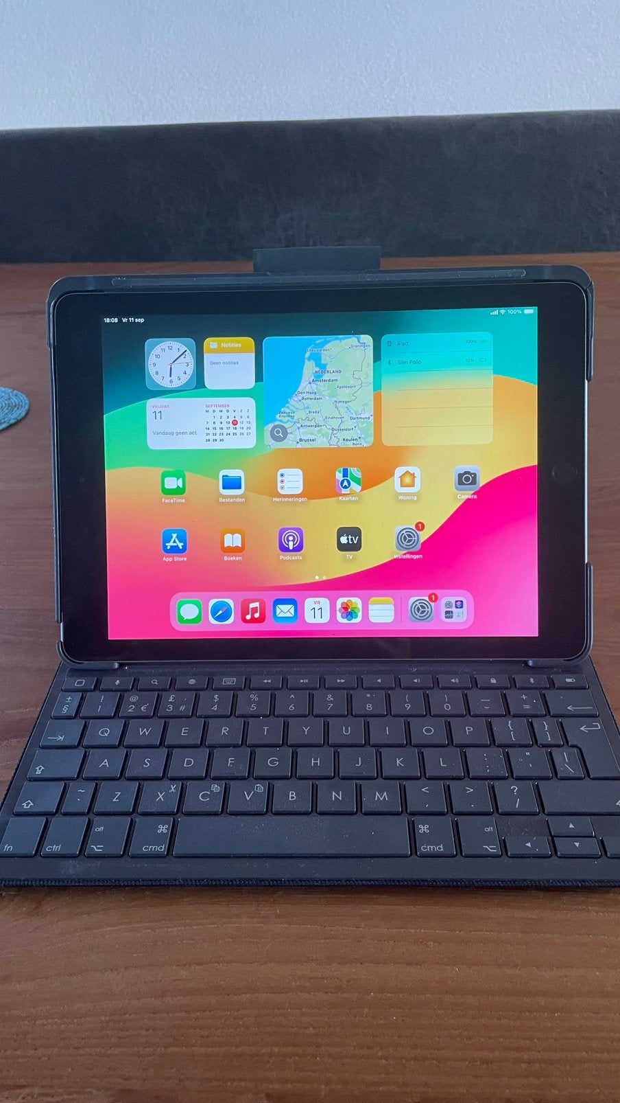 Apple iPad 6e generatie incl. Logitech toetsenbord, 10 inch, 32 GB, Apple iPad, Ophalen of Verzenden