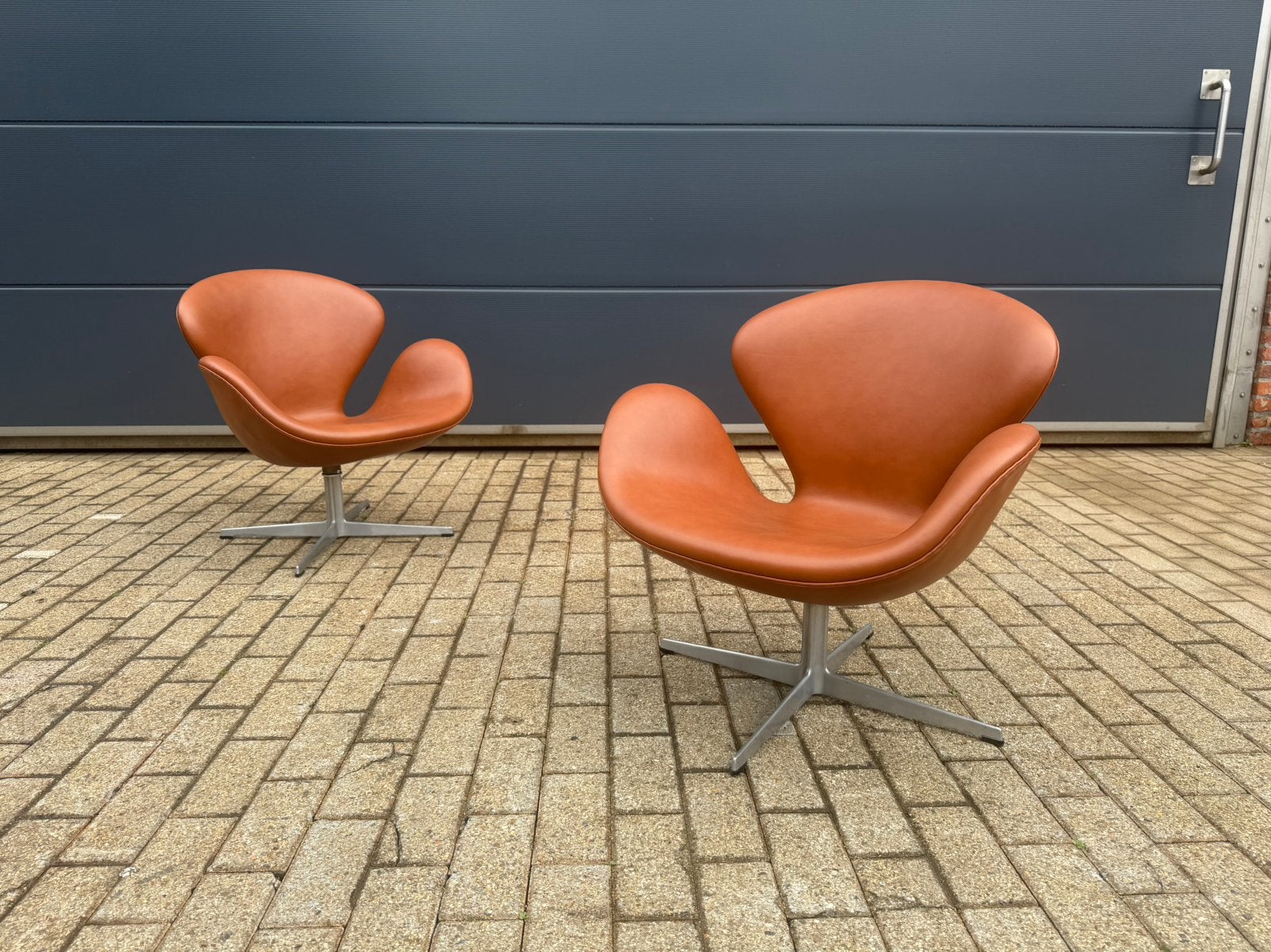 2x Fritz Hansen Swan chair 1971 Cognac leder, NIEUWstaat!!, Ophalen of Verzenden, 75 tot 100 cm, 50 tot 75 cm, Cassina togo elda sede b&b italia knoll vitra edra artifort cor