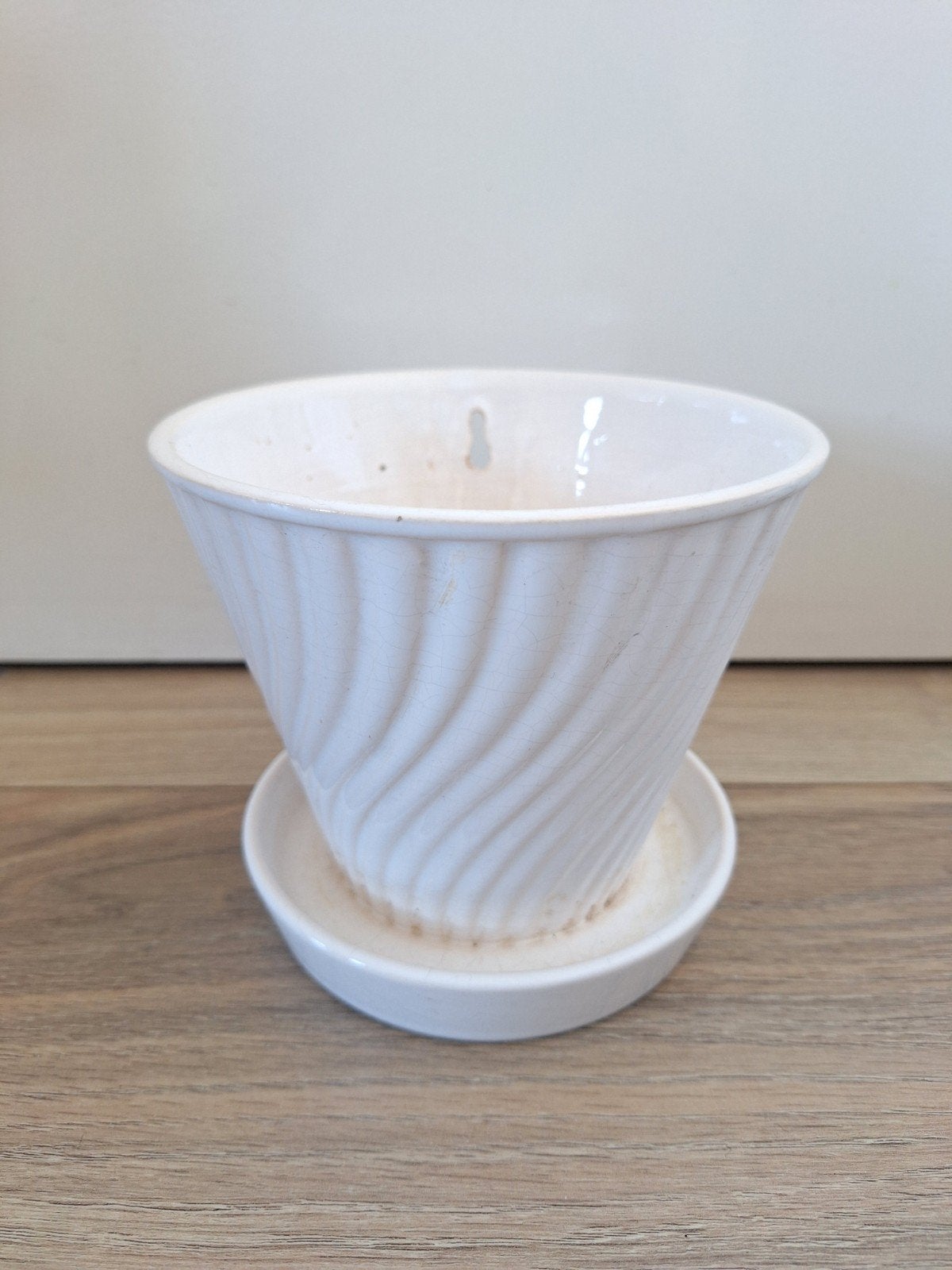 Vintage bloempot met vaste onderschotel, Gebruikt, Rond, Binnen, Ophalen of Verzenden