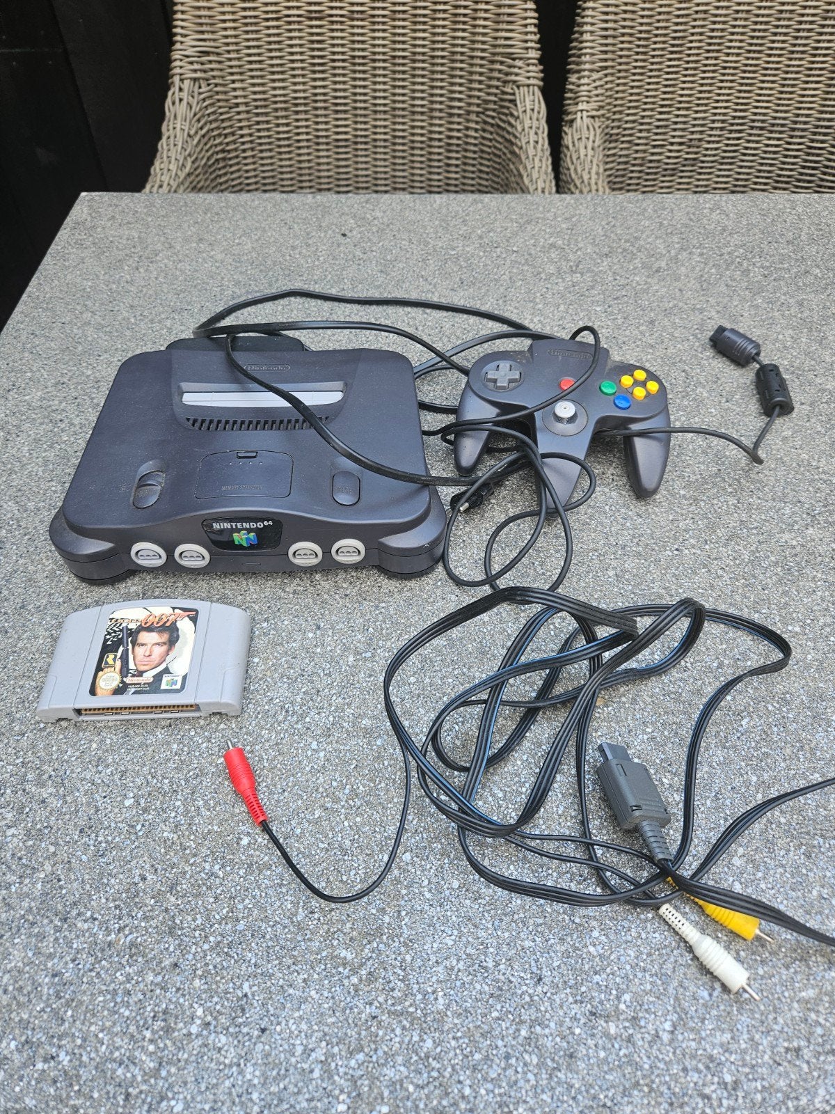 Nintendo 64 Console met Controller en GoldenEye 007, Ophalen