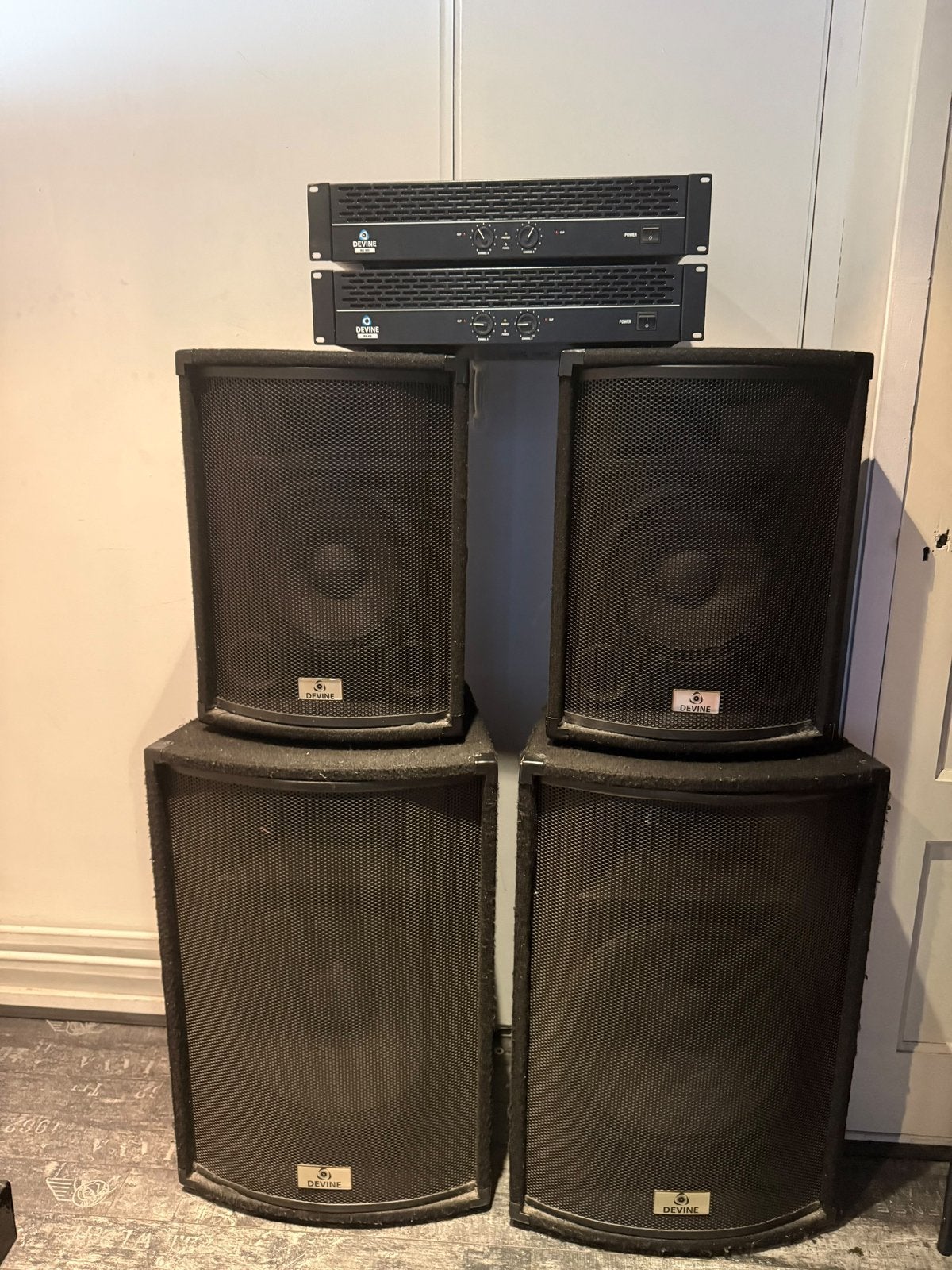 Speakerset Devine Trono incl. versterkers, Gebruikt, Inclusief kabels, Speakerset, Ophalen