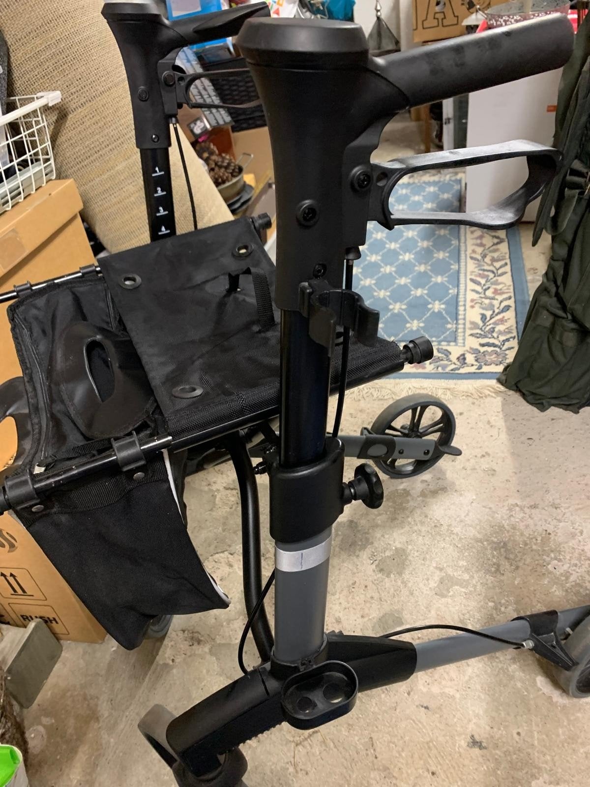 rollator zwart/ grijs., Ophalen, Zo goed als nieuw