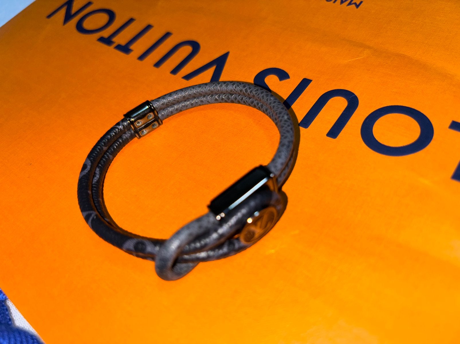 Louis vuitton loop it bracelet, Sieraden, Tassen en Uiterlijk, Armbanden, Ophalen of Verzenden, Nieuw, Zwart, Leer