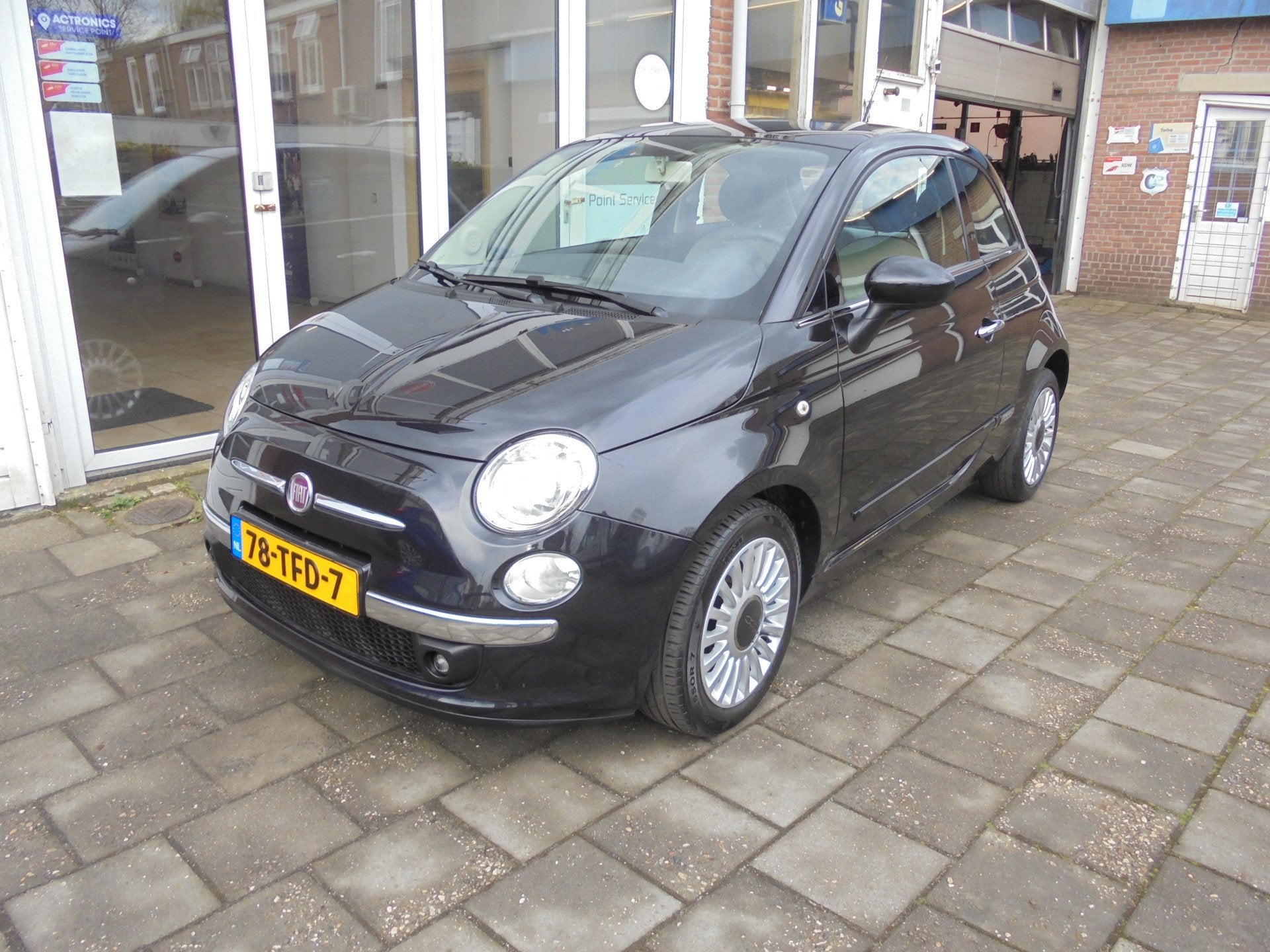 Fiat 500 0.9 TwinAir Lounge Airco, Panormadak Audiosysteem, Auto's, Fiat, Voorwielaandrijving, Euro 5, 31 €/maand, Handgeschakeld
