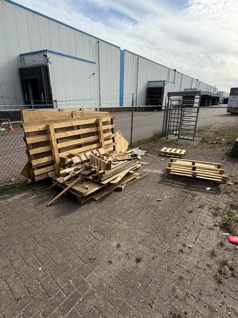 Gratis: divers resthout, Ophalen