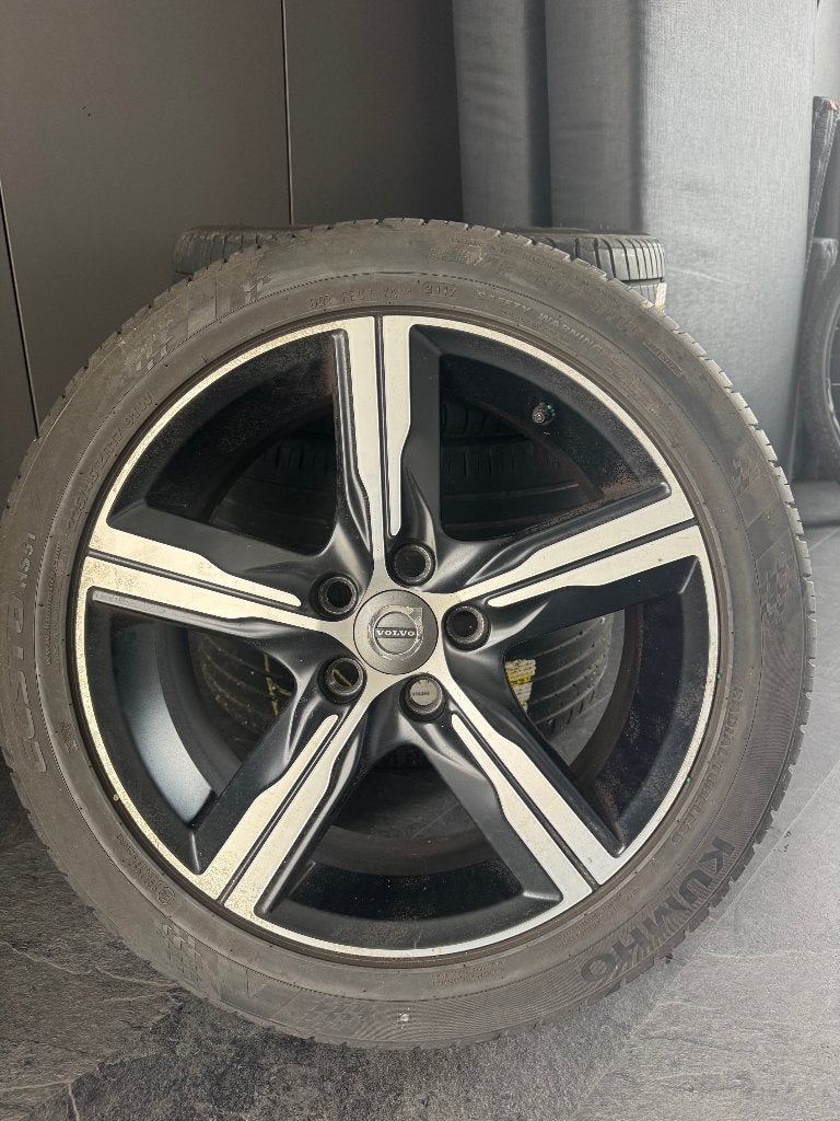 Volvo V40 R-Design 17 inch velgenset + zomerbanden, Auto-onderdelen, Banden en Velgen, Ophalen, Gebruikt, Velg(en), 17 inch