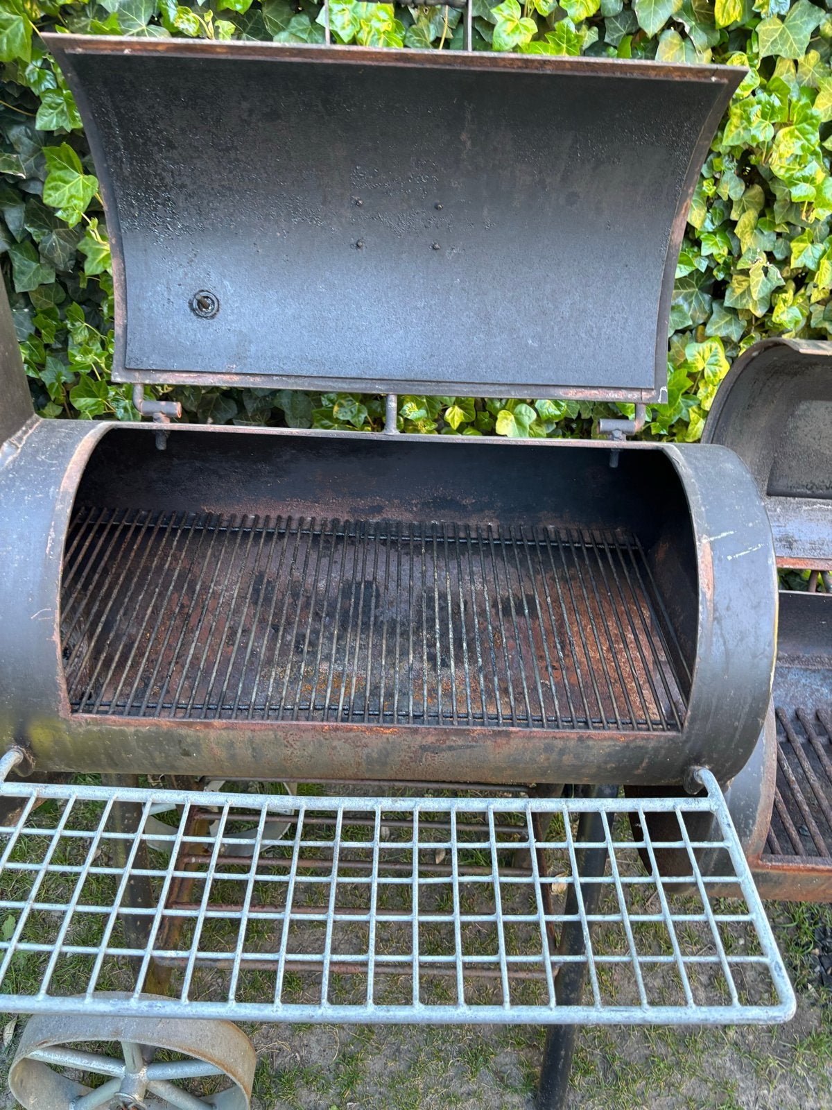 Grote Smoker BBQ met Rookoven en Grill, Ophalen, Gebruikt