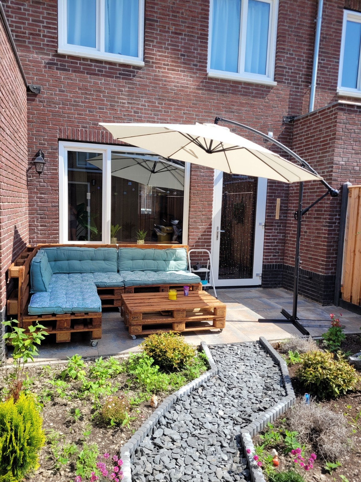 Complete Palletbank Loungeset met Tafel en Kussens, Tuin en Terras, Tuinsets en Loungesets, Ophalen, 5 zitplaatsen, Gebruikt, Bank