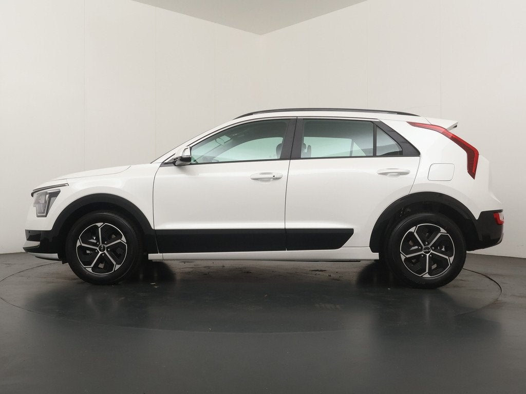 Kia Niro 1.6 GDi Hybrid DynamicLine - €5.000, voordeel Nav, Auto's, Kia, 1374 kg, Zwart, Leder en Stof, Wit