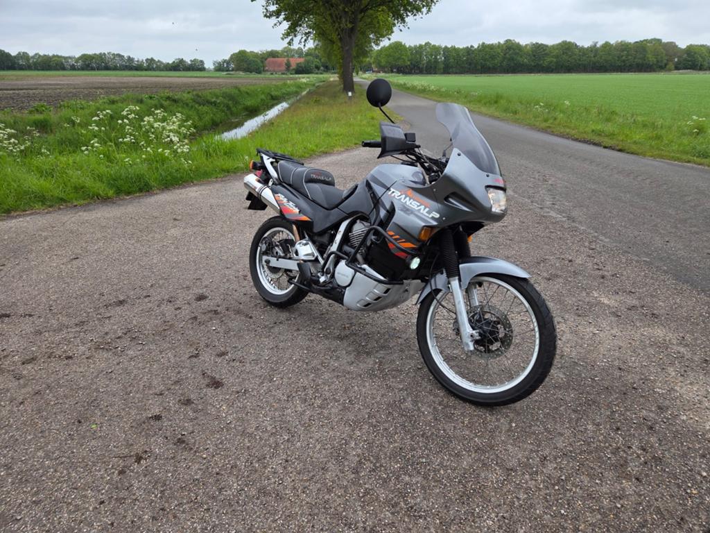 Honda Transalp XL600V - Betrouwbare Toermotor, Motoren, Motoren | Honda, 2 cilinders, Sportuitlaat, 583 cc, Motorrijbewijs A