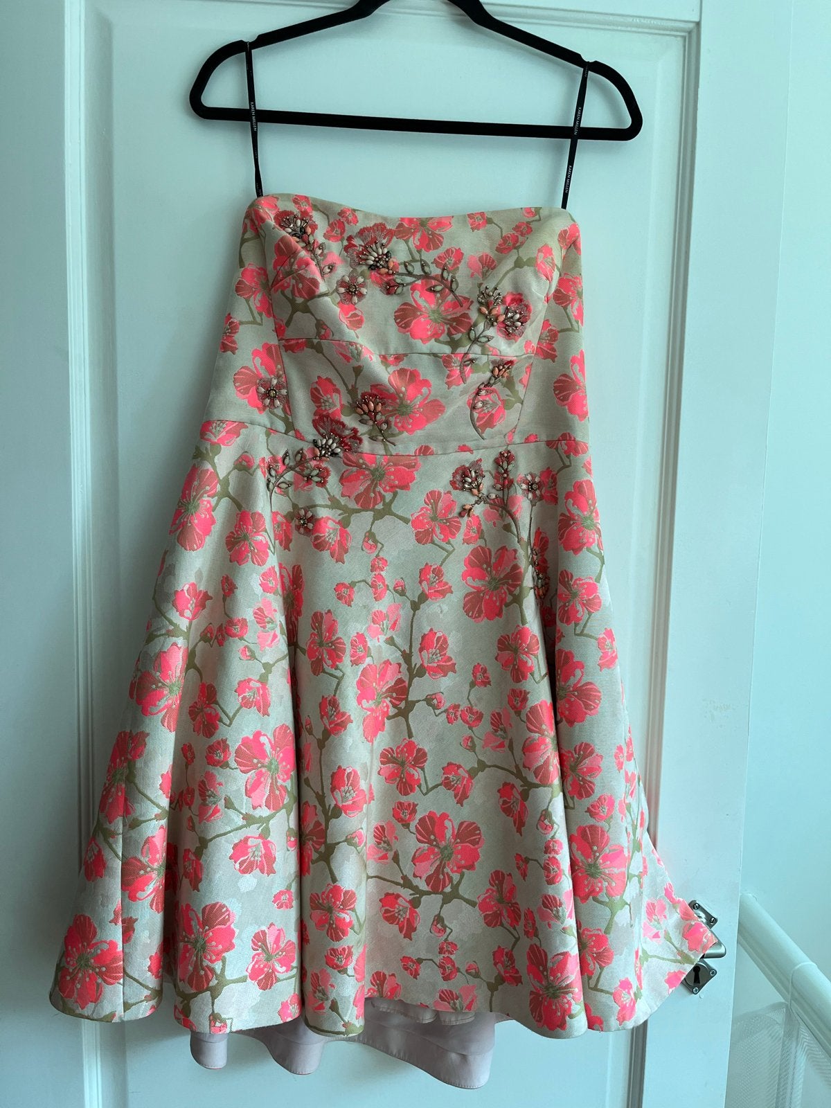 Karen Millen Strapless Jurk met Bloemenprint en Kralen, Kleding | Dames, Jurken, Maat 42/44 (L), Ophalen of Verzenden, Zo goed als nieuw