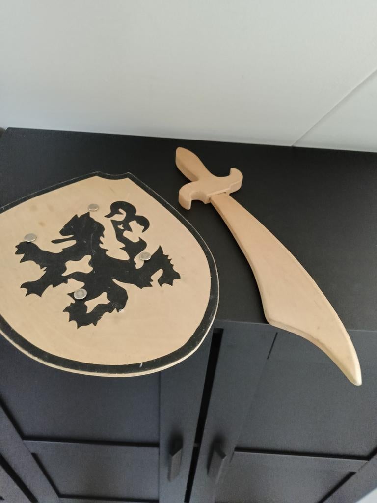 Houten speelgoed zwaard en schild - ridder set, Ophalen, Gebruikt, Jongen of Meisje