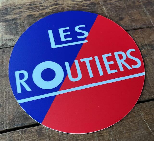 LES ROUTTIERS   logo merk reclamebordje 24cm, Ophalen of Verzenden, Zo goed als nieuw, Auto's