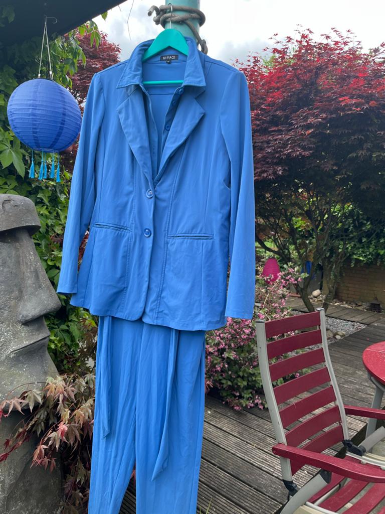 Mi Piace Jumpsuit & Jasje Travelstof Licht Jeansblauw, Kleding | Dames, Ophalen of Verzenden, Zo goed als nieuw, Maat 42/44 (L)