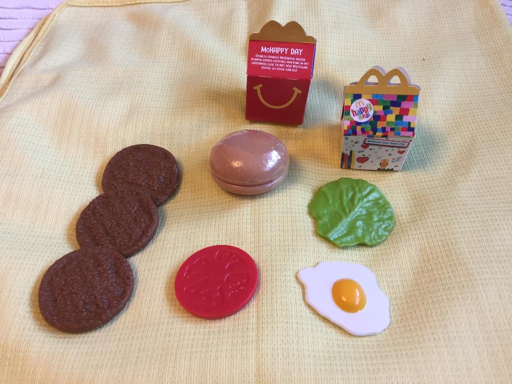 8 delige set om speelgoed hamburger te maken + 2 happymeal, Ophalen of Verzenden, Zo goed als nieuw, Jongen of Meisje