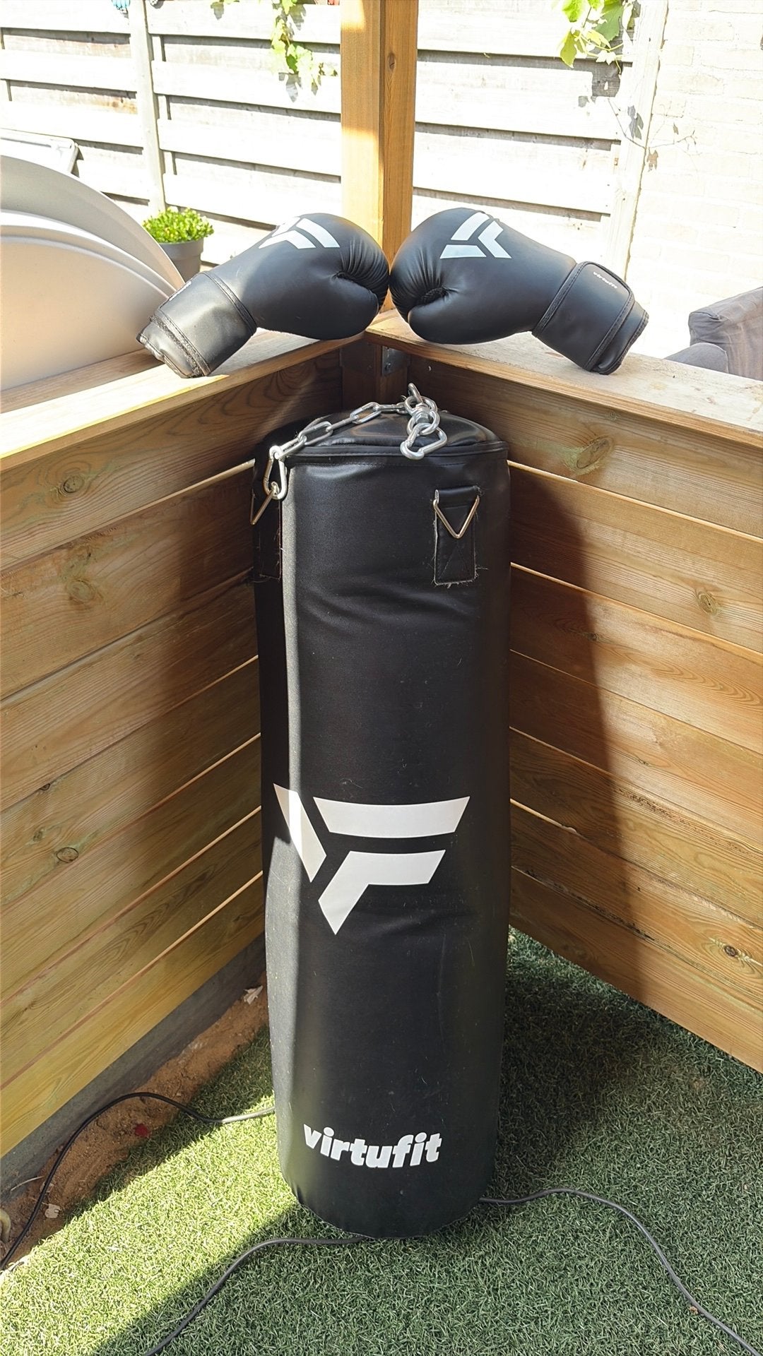 boxball met handschoenen en ketting en haak, Ophalen, Zo goed als nieuw, Bokszak