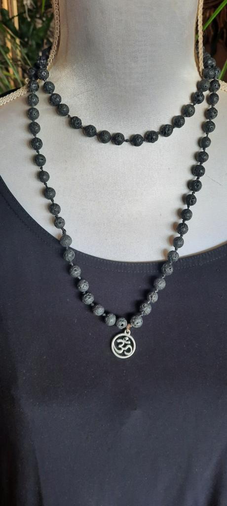 Antieke  mala,Ohm ketting  met zwarte lava steen, Ophalen of Verzenden, Overige materialen, Ketting
