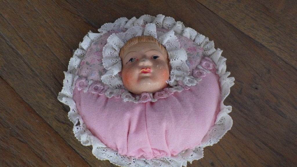 retro sierlijk poppenhoofdje op kussen, Ophalen of Verzenden, Overige typen