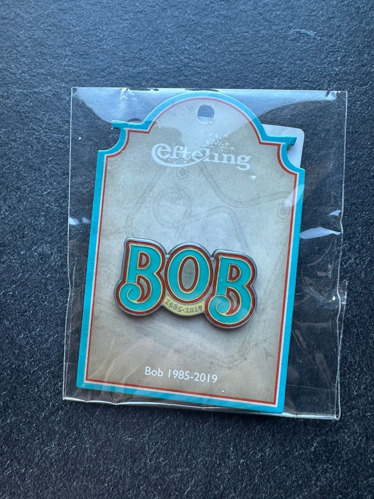 Efteling pin bob, Ophalen of Verzenden, Zo goed als nieuw, Button of Speldje