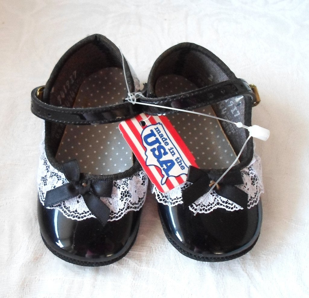 Lak Babyschoentjes of voor grote babypop. Made in the USA., Verzamelen, Poppen, Ophalen of Verzenden, Zo goed als nieuw, Kleertjes
