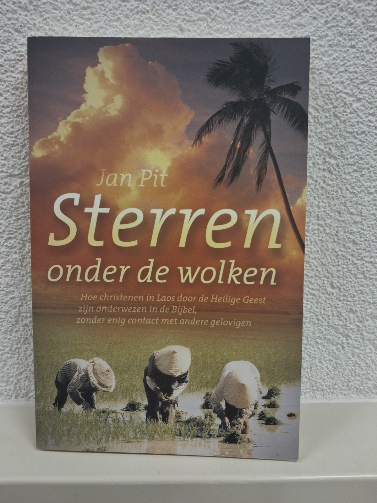 J. Pit - Sterren onder de wolken, Ophalen of Verzenden, Zo goed als nieuw, J. Pit
