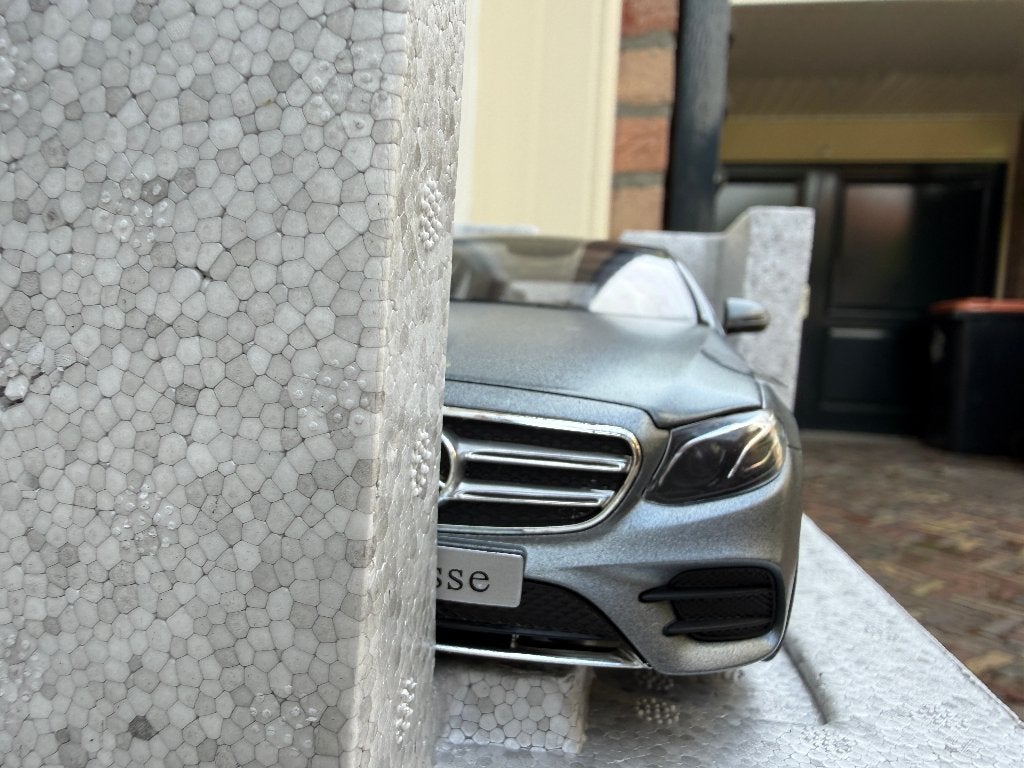1:18 Mercedes W213 E-Klasse Sedan grijs 2016 iScale, Hobby en Vrije tijd, Modelauto's | 1:18, Overige merken, Grosse Elbstrasse 162, 22767 Hamburg, Duitsland