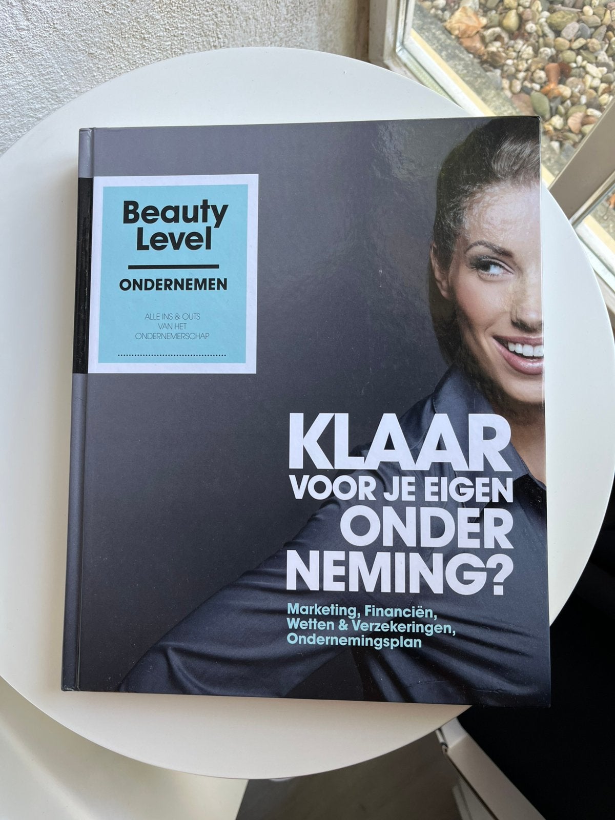 Leerboek Beautylevel Ondernemen (schoonheidsspecialiste), Boeken, Mode, Ophalen of Verzenden, Nieuw, Mode algemeen
