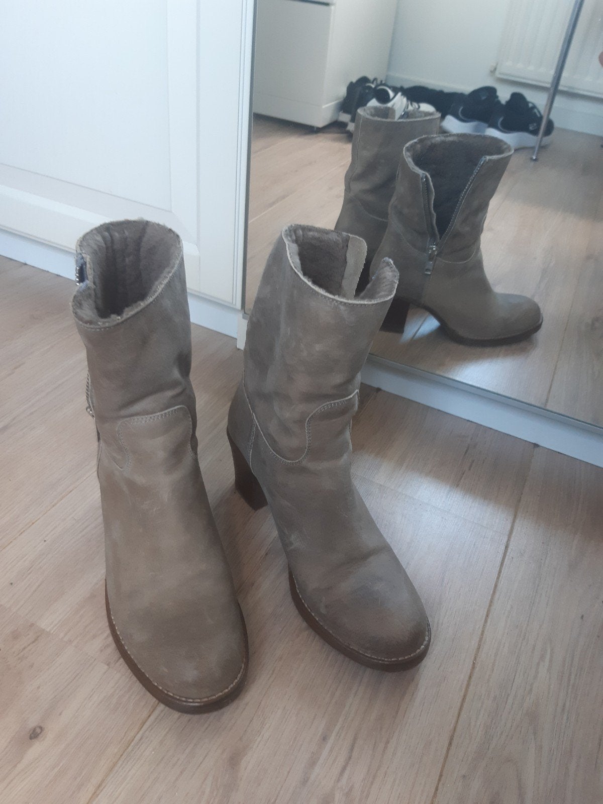 Nubuck leren laarzen van Manfield. Kleur is lichtgroen/beige, Overige kleuren, Lage of Enkellaarzen, Ophalen of Verzenden, Zo goed als nieuw
