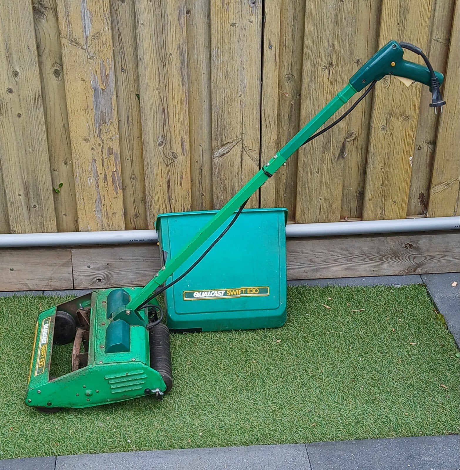 Elektrische Kooimaaier + Opvangbak Vlijmscherp Nieuwe Riem, Tuin en Terras, Gebruikt, Elektrische grasmaaier, Opvangbak, 30 t/m 39 cm