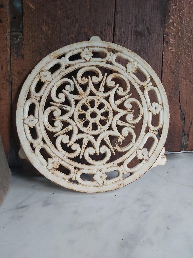 Mooie oude franse gietijzeren wit emaille onderzetter, Antiek en Kunst, Ophalen of Verzenden