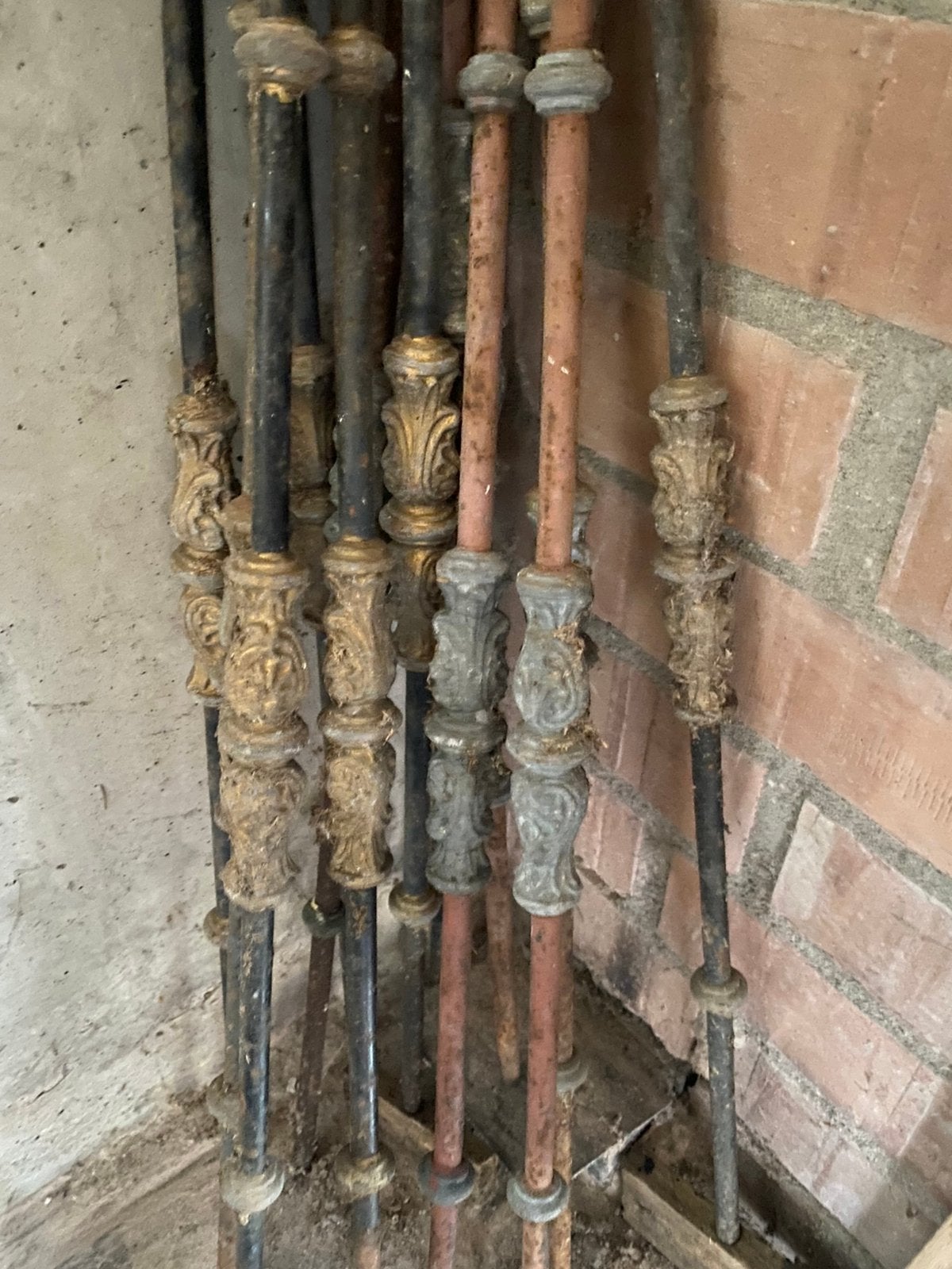 Antieke smeedijzeren balustrade spijlen, Ophalen