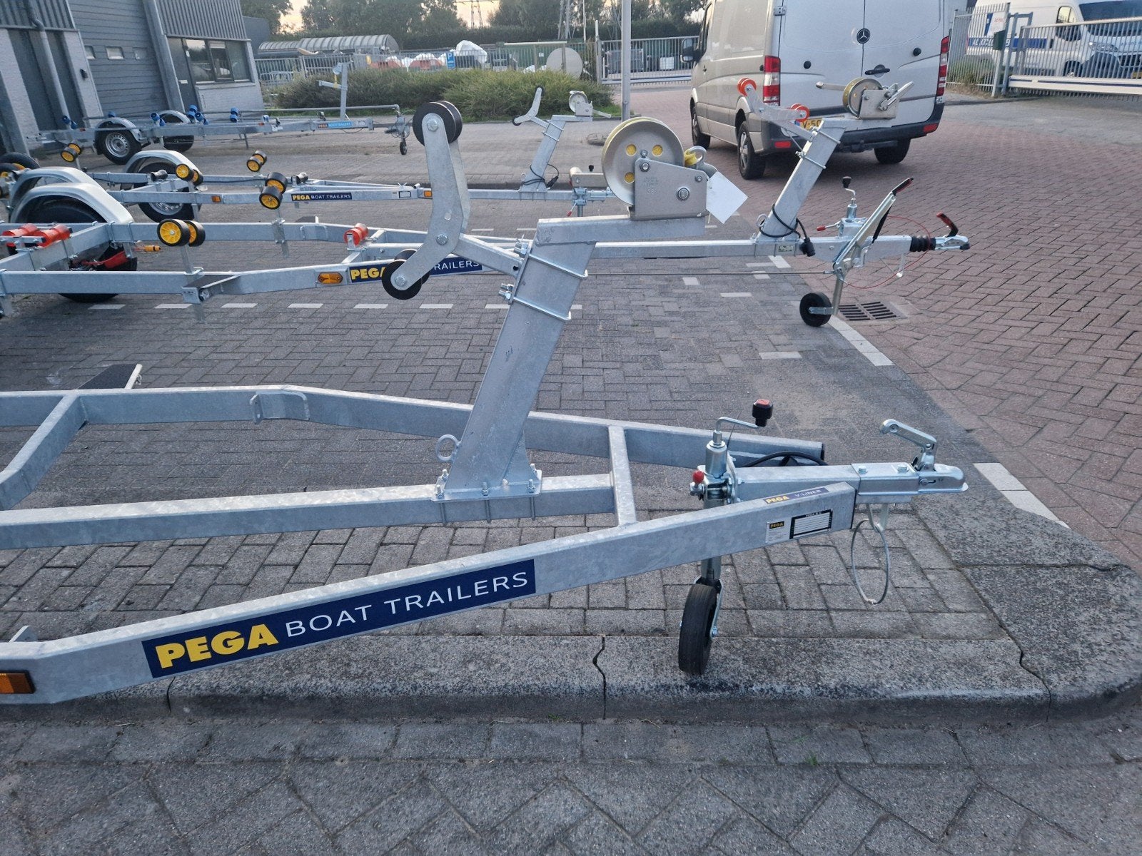 Foto 3 van Pega V750 met waterdichte wegklapbare LED verlichting nieuw